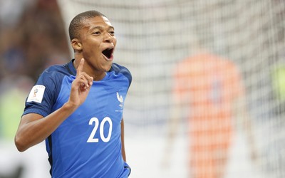 金博电竞焦点-乌克兰队这脚射门偏得离谱